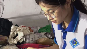 Đậu đại học còn nợ học phí cấp 3, nữ sinh Cần Thơ 1 ngày làm thêm 3 công việc