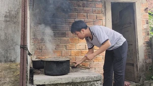 Tiếp sức đến trường: Mất cha từ bé, mẹ ung thư, Nhất Huy lo dang dở ước mơ đại học