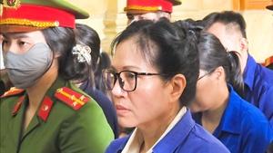 Cựu Tổng giám đốc SJC Lê Thúy Hằng và 15 đồng phạm ra tòa