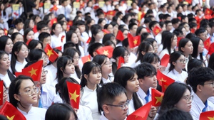 Gần 26 triệu học sinh, sinh viên vào năm học mới: Ghi nhận tại TP.HCM và điểm trường Tăk Pổ