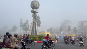 Nguyên nhân sương mù dày đặc, bầu trời tối sầm lúc sáng sớm ở Cần Thơ