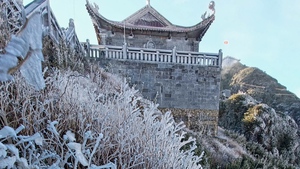 Video băng giá phủ trắng Fansipan lần thứ hai trong một tuần