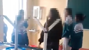 Công an làm rõ vụ nữ sinh lớp 6 bị bạn đánh tại lớp học ở Lào Cai