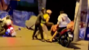 Xác minh clip người đi xe máy ngăn cản cảnh sát giao thông ở phường Bảy Hiền