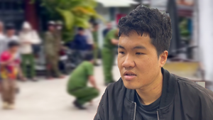 Bắt khẩn cấp nghi phạm đâm chết bạn của mẹ