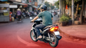 Chạy xe máy mà 'quên' thao tác này sẽ bị phạt nặng, tối đa đến 14 triệu đồng