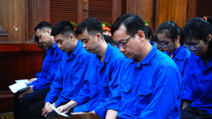 Làm giả 102.591 phiếu kiểm nghiệm, cả trăm bị cáo hầu tòa