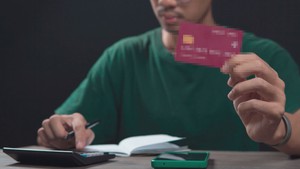 Góc nhìn trưa nay: Cá nhân cho mượn, mua bán tài khoản ngân hàng có thể bị phạt đến 200 triệu đồng