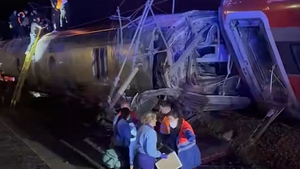 Hai tàu cao tốc chở 400 khách đâm nhau, cả trăm người thương vong ở Tây Ban Nha