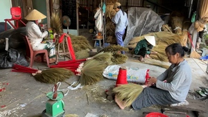 Hối hả chạy đua đơn hàng Tết ở làng nghề chổi đót Chiêm Sơn, Đà Nẵng