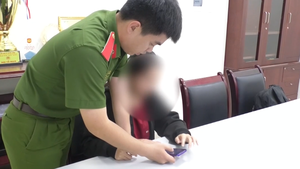 Cảnh sát hình sự giải cứu cô gái bị 'bắt cóc online', chặn giao dịch 500 triệu đồng