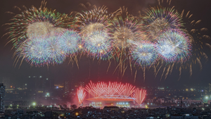 Trực tiếp: Pháo hoa mừng Đại hội đại biểu toàn quốc lần thứ XIV của Đảng