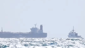 Hai tàu chở dầu Venezuela bị Mỹ bắt giữ bất ngờ xuất hiện sau thời gian 'mất tích'