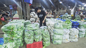 Chợ đầu mối Bình Điền phối hợp với công an trấn áp tội phạm, xử lý buôn bán tự phát