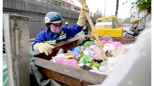 Thu gom rác dân lập: Những phận người thầm lặng giữa lòng đô thị