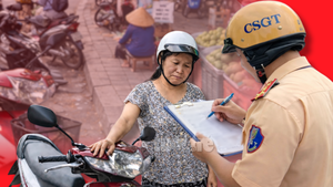 Ai cũng cần biết: Đậu xe trên vỉa hè như thế nào mới đúng luật và không bị phạt nguội?