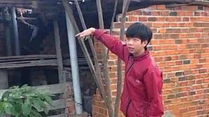 Nam sinh kể lại lúc ứng cứu phi công nhảy dù sau vụ rơi máy bay quân sự