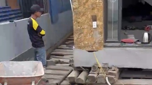 Ở hơn một năm mới biết nhà xây 'lạc' sang đất hàng xóm