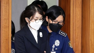 Cựu đệ nhất phu nhân Hàn Quốc bị tuyên án 20 tháng tù vì nhận hối lộ