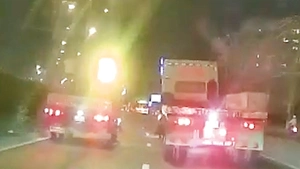 Xe đầu kéo chèn ép ô tô trên đường Đỗ Mười, công an vào cuộc xác minh