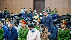 Xét xử vụ nhận hối lộ hơn 100 tỉ đồng tại Cục An toàn thực phẩm