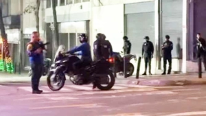 Tiếng súng nổ rền gần phủ tổng thống Venezuela, tình hình đã được kiểm soát