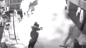 Video tưới xăng phóng hỏa do mâu thuẫn tình cảm làm 2 người thiệt mạng