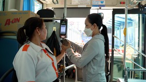 Ngày đầu xác thực khi đi xe buýt miễn phí ở TP.HCM
