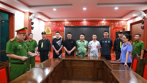 Sản xuất 'phim giang hồ' đăng YouTube, thêm 5 người bị tạm giam