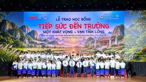 138 tân sinh viên khu vực Đồng bằng sông Hồng và Bắc Trung Bộ nhận học bổng Tiếp sức đến trường