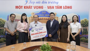 Công ty Phân bón Việt Nhật tiếp sức đến trường 300 triệu đồng