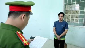 Tạm giam giám đốc phòng giao dịch ngân hàng nghi lừa đảo chiếm đoạt 1,2 tỉ đồng