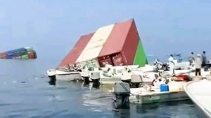 Tàu chìm tàu ở eo biển Hormuz chở gì, vì sao chìm? 