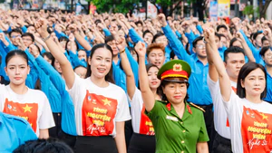 Video 3.000 người đồng ca 'Lên đàng', xác lập Kỷ lục Việt Nam