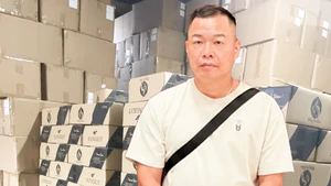 Bắt tạm giam Tôn Bằng: Lộ kho chứa 28.794kg táo đỏ thương hiệu 'Hằng Du Mục', xuất xứ Trung Quốc