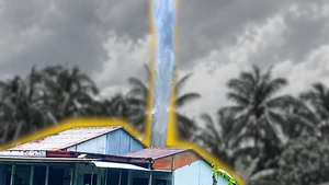 Giếng khoan dùng hơn 10 năm ở Vĩnh Long bất ngờ phun cột nước cao 15m