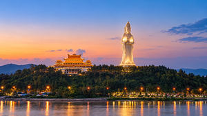 Tượng Phật Quan Âm cao nhất Việt Nam trên đỉnh núi ở Quảng Ngãi