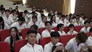 Tân sinh viên háo hức chờ nhận học bổng Tiếp sức đến trường tại Cần Thơ