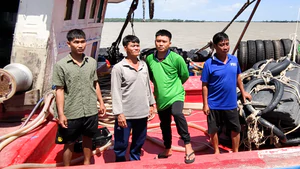 Thuyền trưởng kể lại phút tàu cá gặp nạn gần mỏ Sư Tử Trắng, may mắn được cứu kịp thời