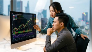 Cổ phiếu tốt nhưng giá đã quá cao, có nên mua?