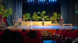 Tiết học ngữ văn đặc biệt dưới ánh đèn sân khấu