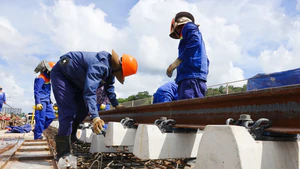 Toàn cảnh công trường tuyến tàu điện 9.000 tỉ đồng đón APEC 2027 ở Phú Quốc 