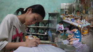 Mồ côi cha và mang khuyết tật nữ sinh vẫn quyết tâm đến giảng đường ngành dược