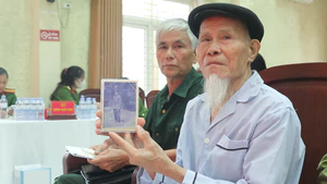 Hai tấm ảnh cũ và cuộc tìm kiếm người anh liệt sĩ sau 54 năm