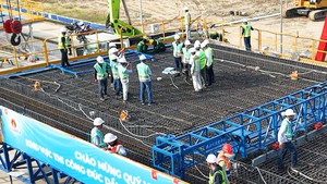 Cận cảnh khu vực đúc dầm tuyến đường sắt tốc độ cao Bến Thành - Cần Giờ