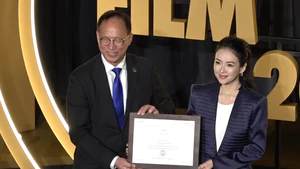 Chương Tử Di nhận danh hiệu Giáo sư danh dự
