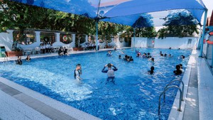 Trường THCS ở TP.HCM dành gần 2.000m² 'đât vàng' làm sân chơi, hồ bơi chuẩn quốc tế