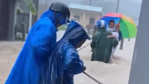 Mưa lớn gây ngập ở Đà Nẵng, sơ tán khoảng 80 hộ dân