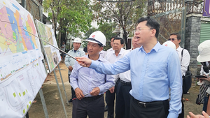Phó chủ tịch TP.HCM Hoàng Nguyên Dinh đi thực địa dự án cao tốc TP.HCM - Mộc Bài