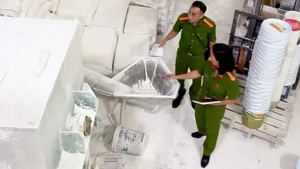 Phá đường dây làm sơn và bột trét tường giả quy mô lớn, thu giữ hơn 5 tấn hàng